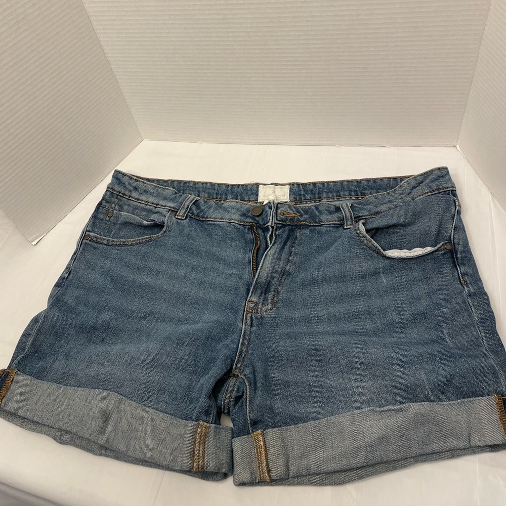 Caslon boyfriend style Jean shorts size 32/14 with a 4”inseam